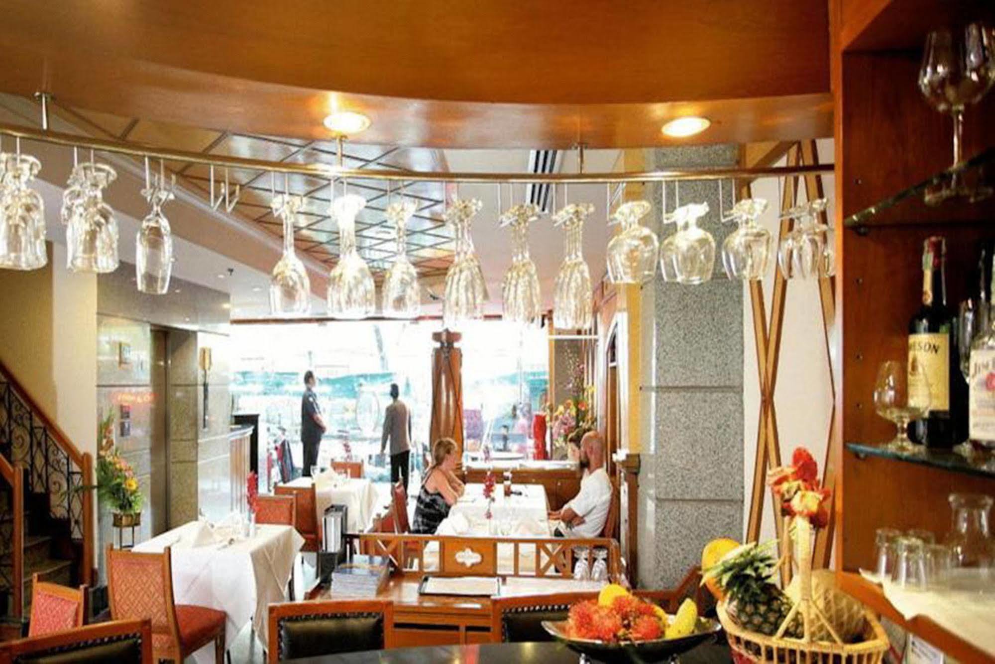 Majestic Suites Hotel Banguecoque Exterior foto